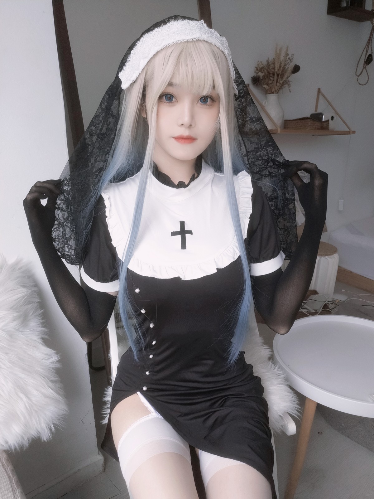 xgyw.top_萌系小姐姐蜜汁猫裘修女自拍主题私房半撩露性感黑色蕾丝内衣配白丝吊袜诱惑写真35P
