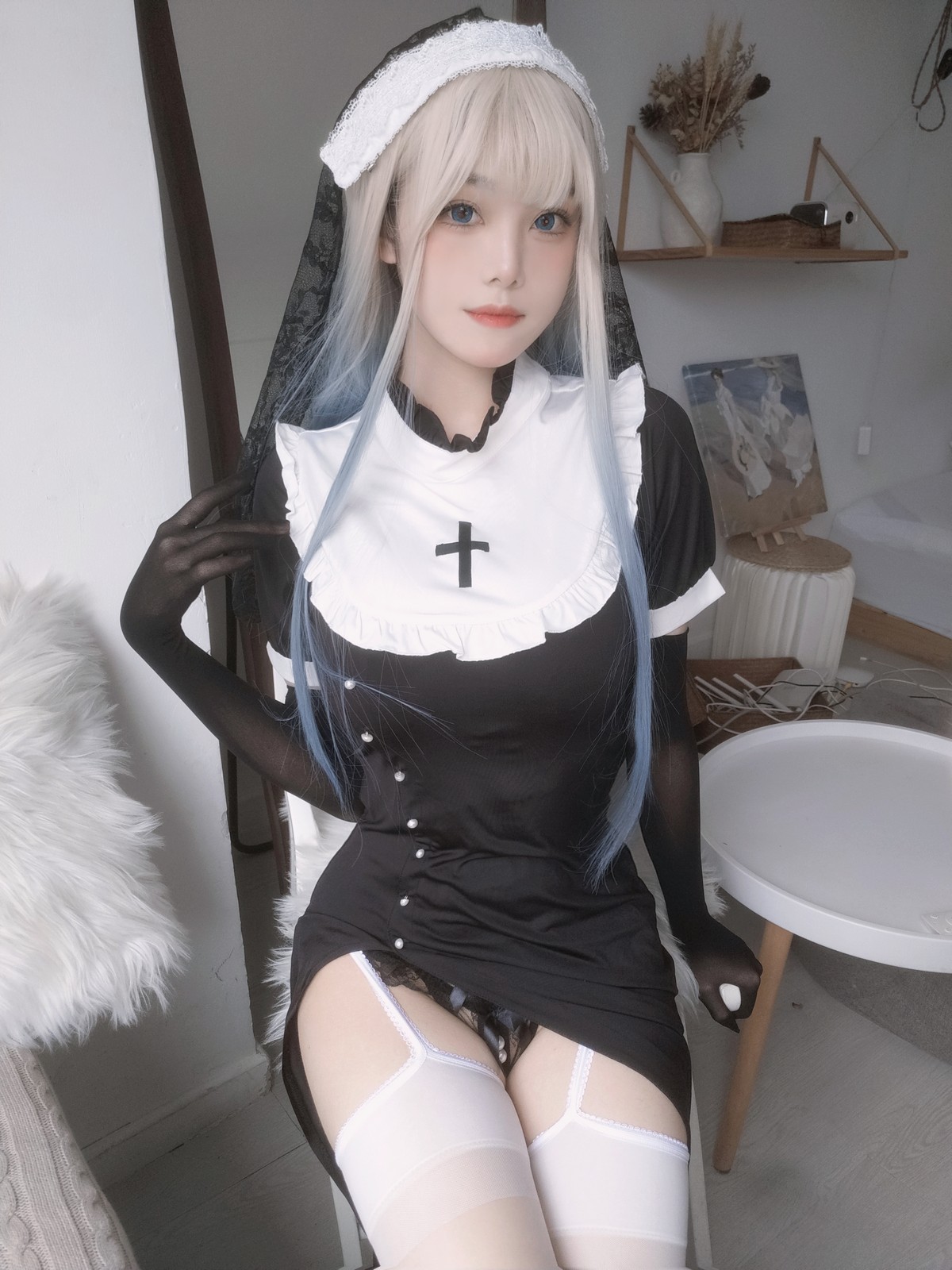 xgyw.top_萌系小姐姐蜜汁猫裘修女自拍主题私房半撩露性感黑色蕾丝内衣配白丝吊袜诱惑写真35P