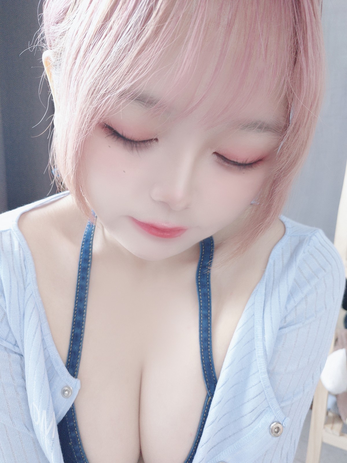 xgyw.top_Cosplay美女日奈娇牛仔裤自拍主题私房半脱露性感牛仔内衣秀完美身材诱惑写真50P