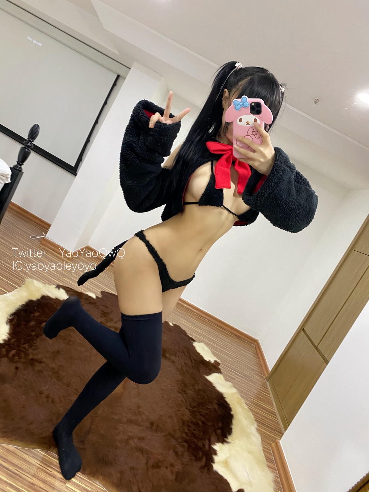 xgyw.top_网络美女软妹摇摇乐猫套装主题性感黑色绒毛服饰露三点式内衣迷人诱惑写真91P