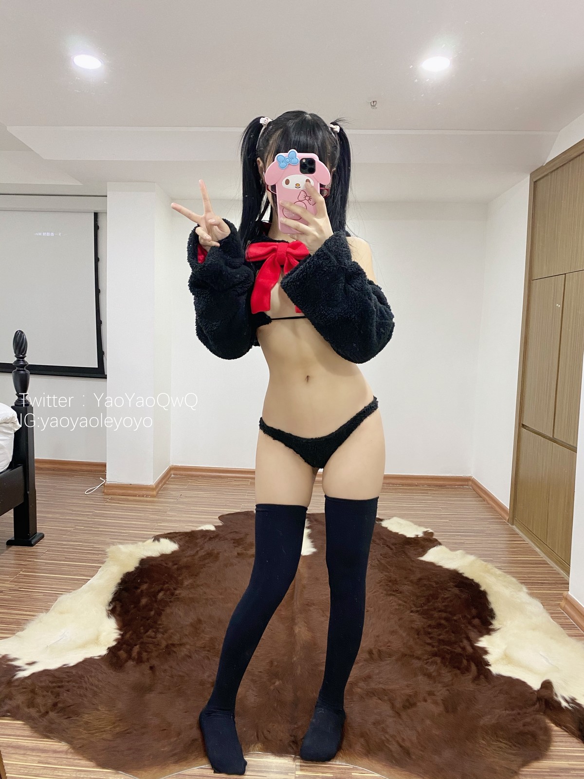 xgyw.top_网络美女软妹摇摇乐猫套装主题性感黑色绒毛服饰露三点式内衣迷人诱惑写真91P