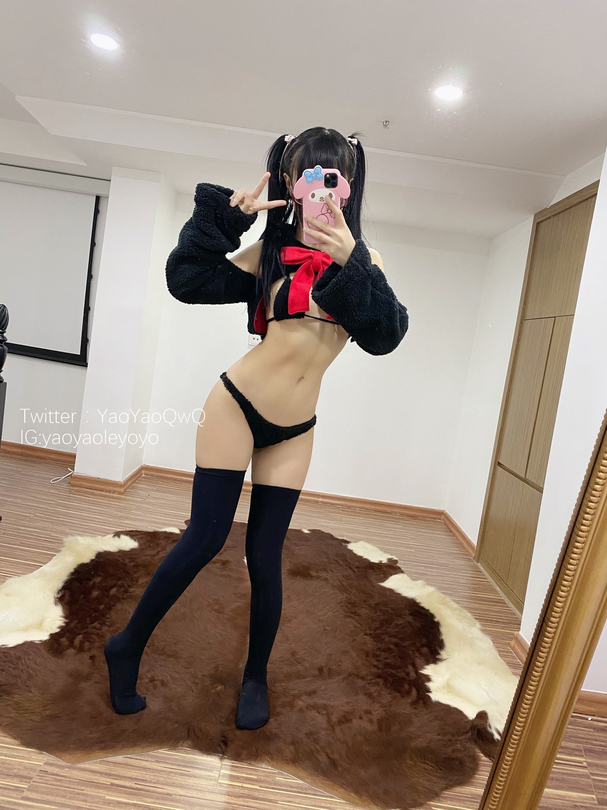 xgyw.top_网络美女软妹摇摇乐猫套装主题性感黑色绒毛服饰露三点式内衣迷人诱惑写真91P