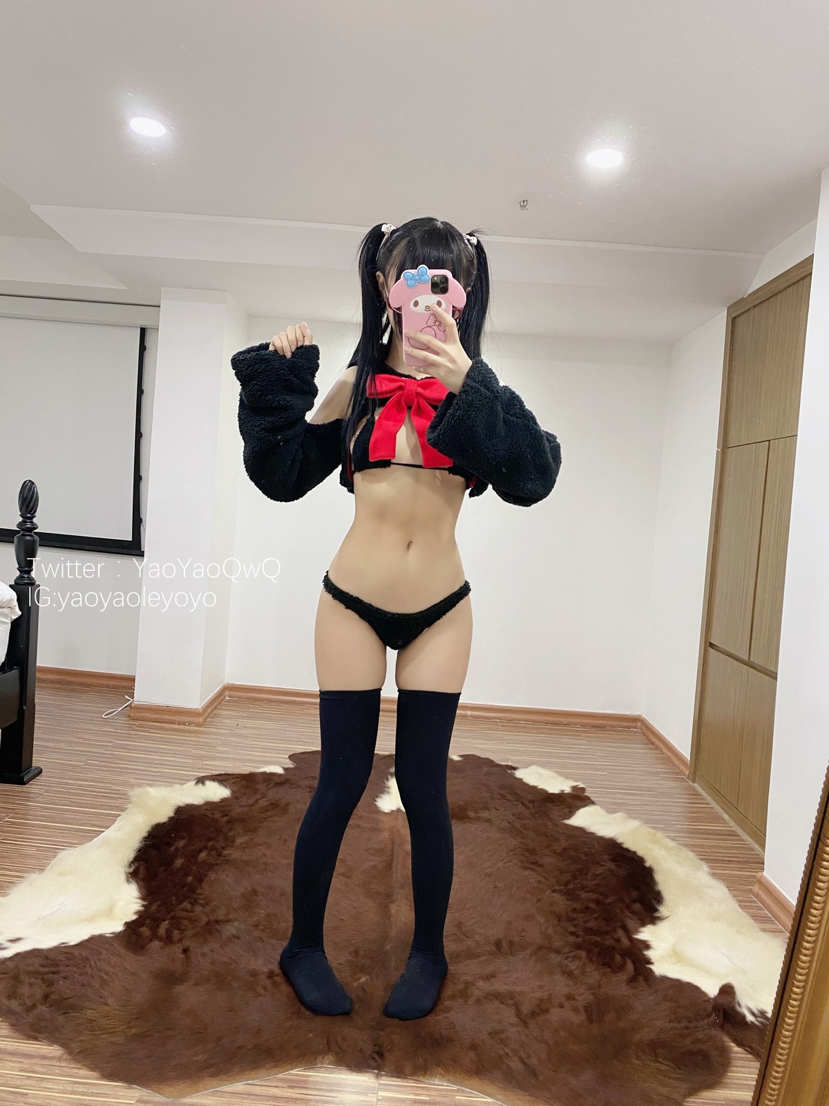 xgyw.top_网络美女软妹摇摇乐猫套装主题性感黑色绒毛服饰露三点式内衣迷人诱惑写真91P