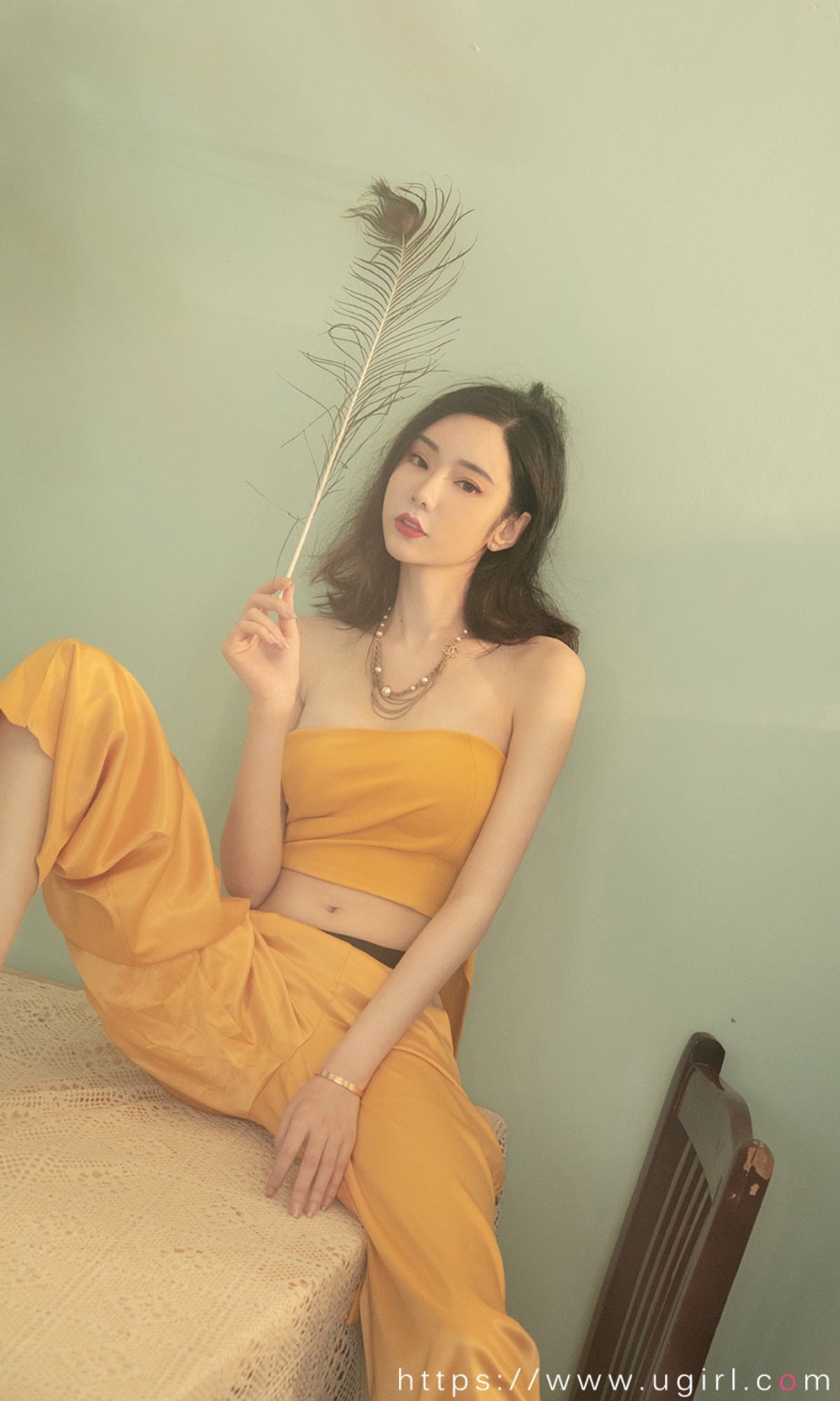 xgyw.top_[Ugirls爱尤物]No.2416_模特萌琪琪私房性感黄色低胸套装露白嫩肌肤性感迷人写真35P
