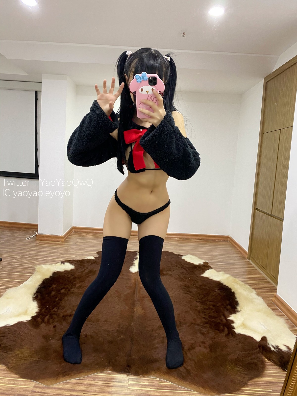 xgyw.top_网络美女软妹摇摇乐猫套装主题性感黑色绒毛服饰露三点式内衣迷人诱惑写真91P