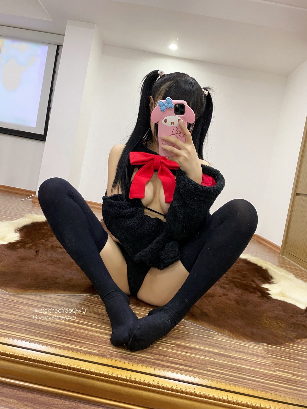 xgyw.top_网络美女软妹摇摇乐猫套装主题性感黑色绒毛服饰露三点式内衣迷人诱惑写真91P