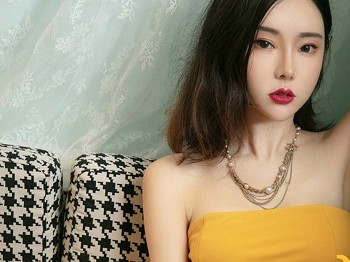 [Ugirls爱极品]No.2416_车模萌琪琪私人性感黄色低胸套装露白皙肌肤性感迷人写真35P
