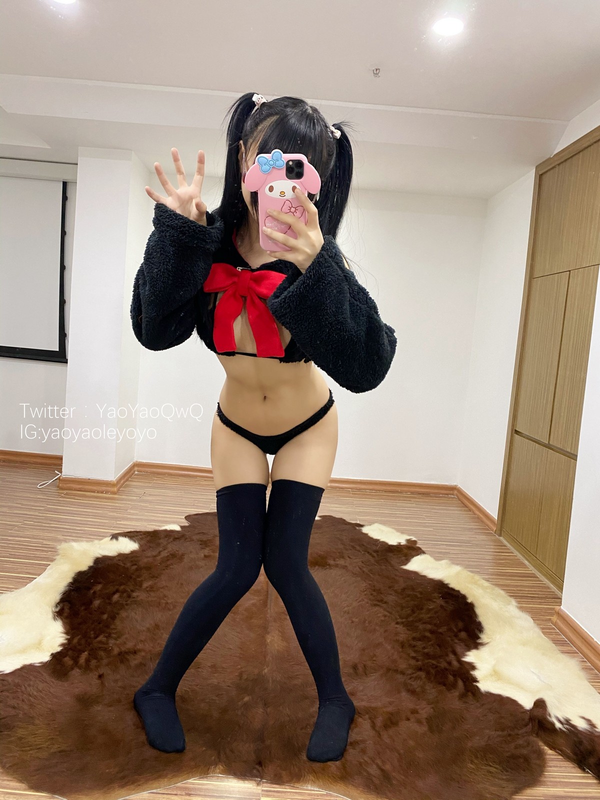 xgyw.top_网络美女软妹摇摇乐猫套装主题性感黑色绒毛服饰露三点式内衣迷人诱惑写真91P