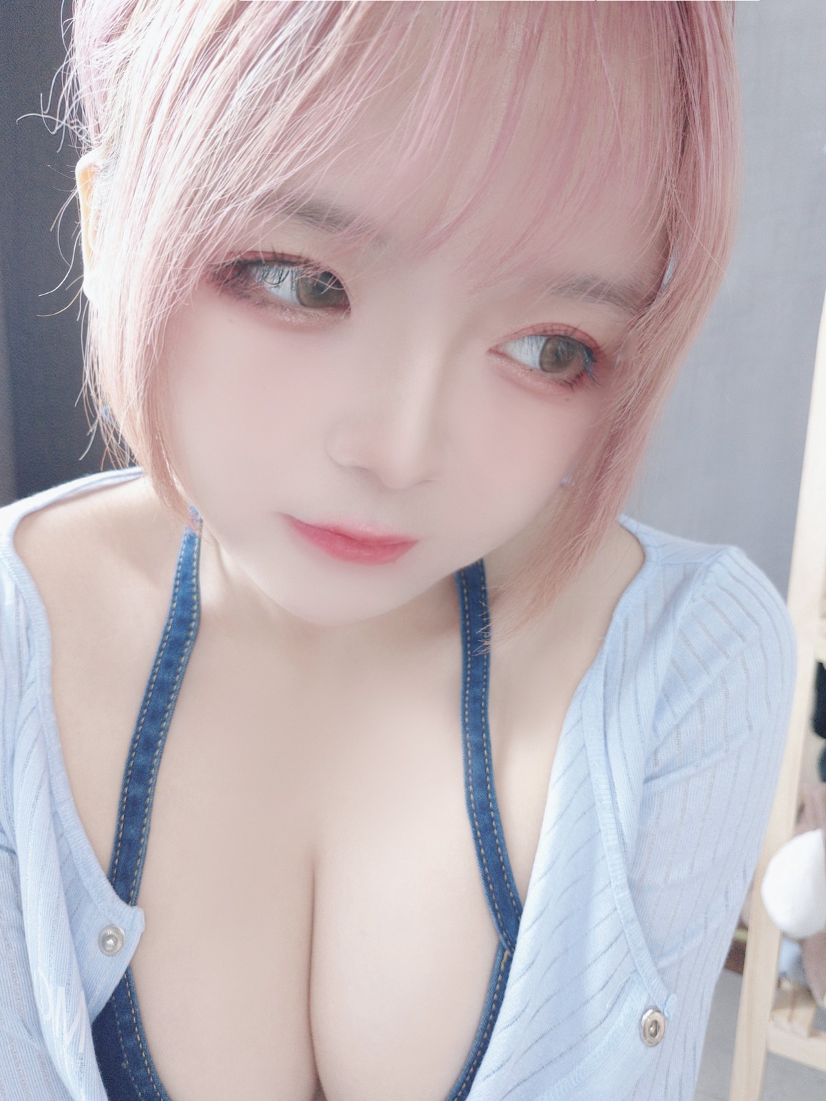xgyw.top_Cosplay美女日奈娇牛仔裤自拍主题私房半脱露性感牛仔内衣秀完美身材诱惑写真50P