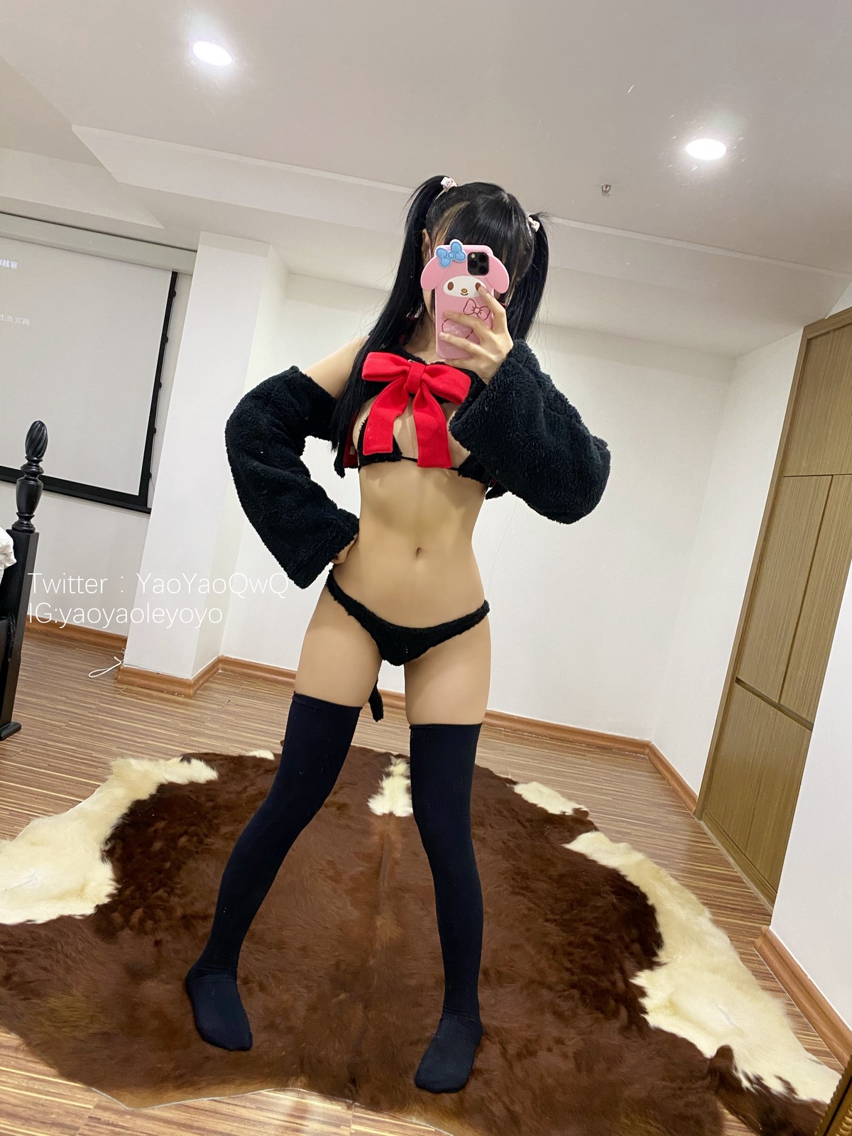xgyw.top_网络美女软妹摇摇乐猫套装主题性感黑色绒毛服饰露三点式内衣迷人诱惑写真91P