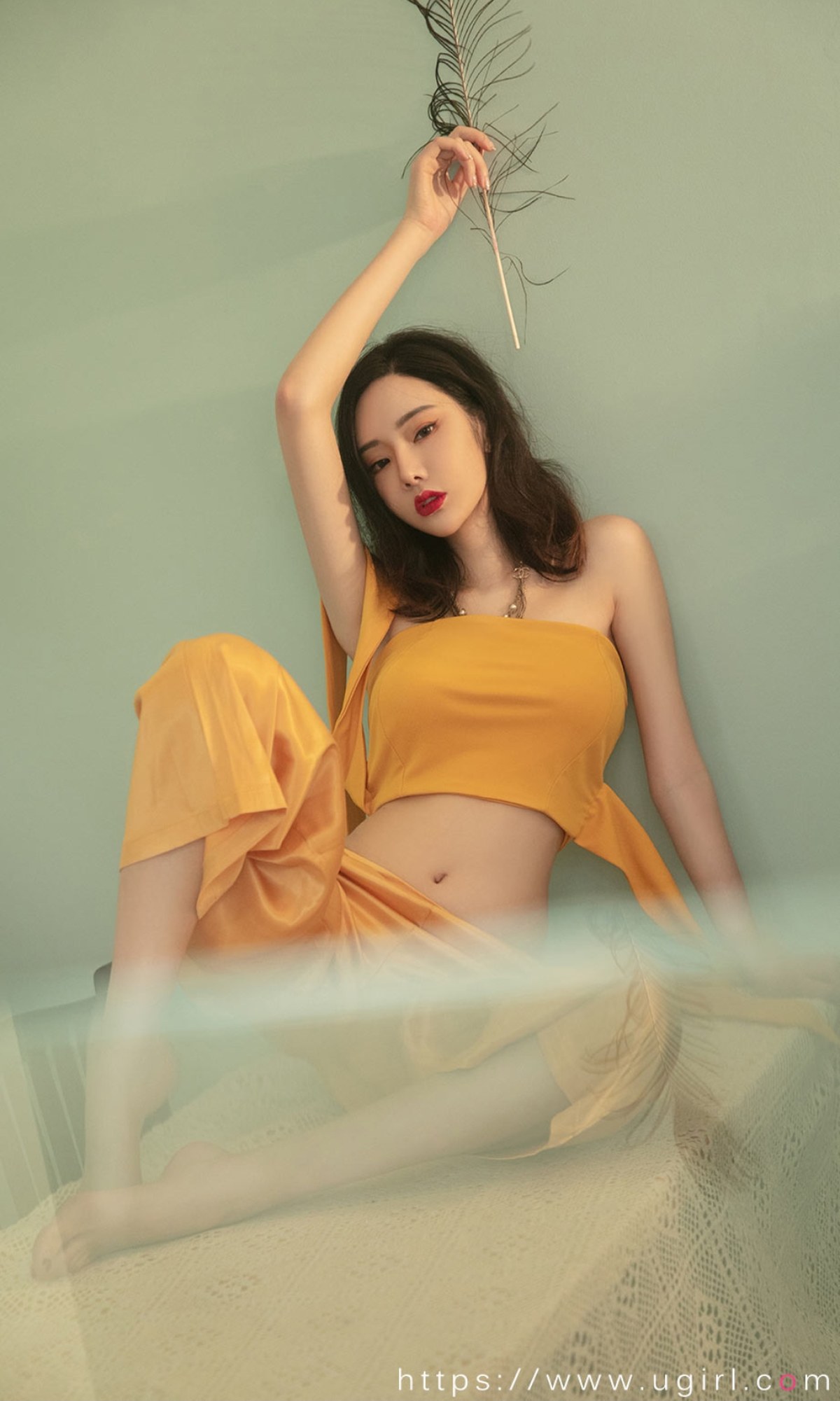 xgyw.top_[Ugirls爱尤物]No.2416_模特萌琪琪私房性感黄色低胸套装露白嫩肌肤性感迷人写真35P
