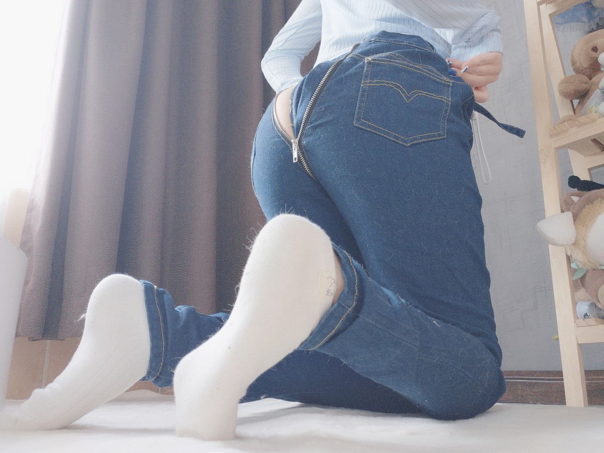 xgyw.top_Cosplay美女日奈娇牛仔裤自拍主题私房半脱露性感牛仔内衣秀完美身材诱惑写真50P