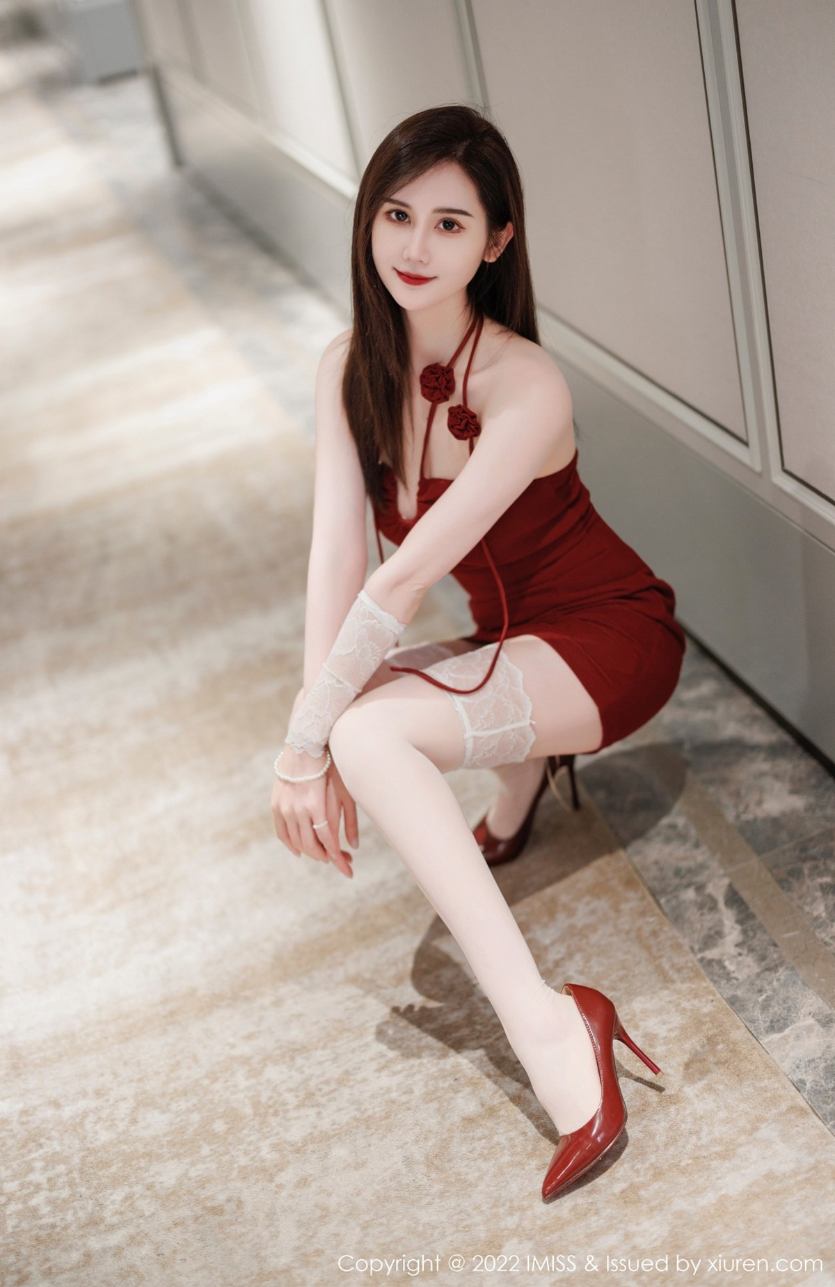 xgyw.top_[IMISS爱蜜社]Vol.698_气质女神SISY思脱红色连衣短裙露性感粉色内衣撩人诱惑写真36P