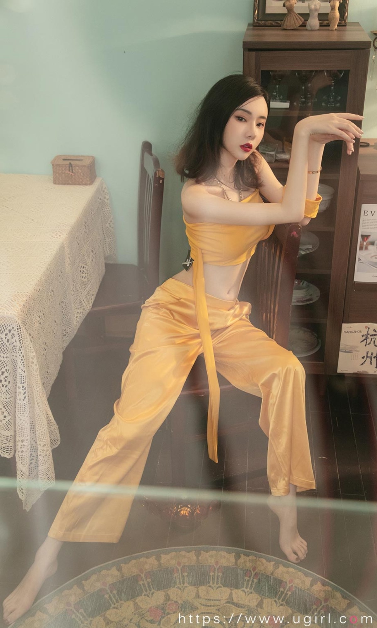 xgyw.top_[Ugirls爱尤物]No.2416_模特萌琪琪私房性感黄色低胸套装露白嫩肌肤性感迷人写真35P