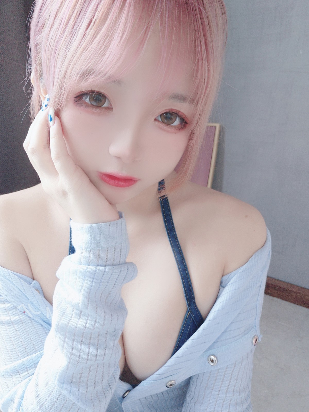 xgyw.top_Cosplay美女日奈娇牛仔裤自拍主题私房半脱露性感牛仔内衣秀完美身材诱惑写真50P