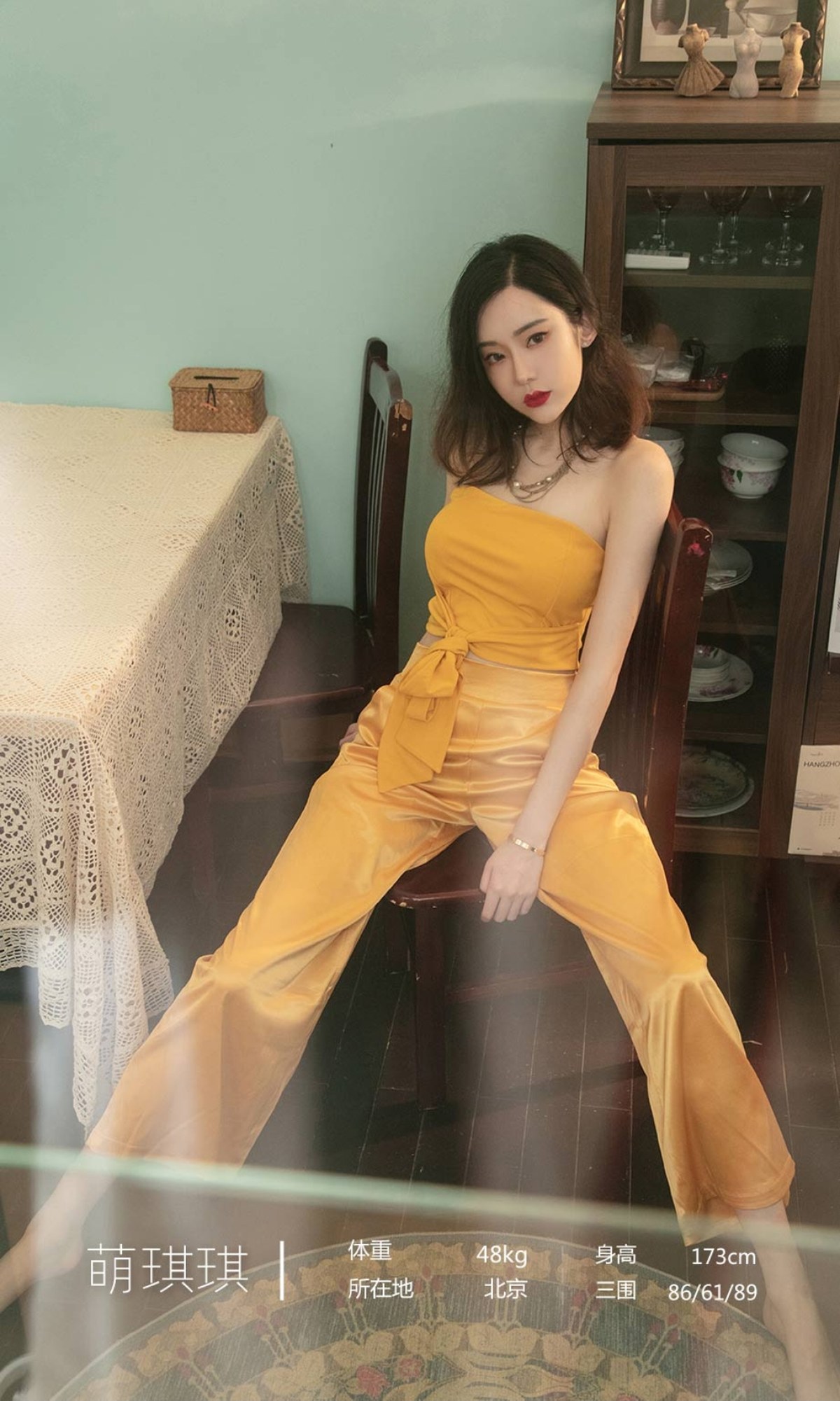 xgyw.top_[Ugirls爱尤物]No.2416_模特萌琪琪私房性感黄色低胸套装露白嫩肌肤性感迷人写真35P