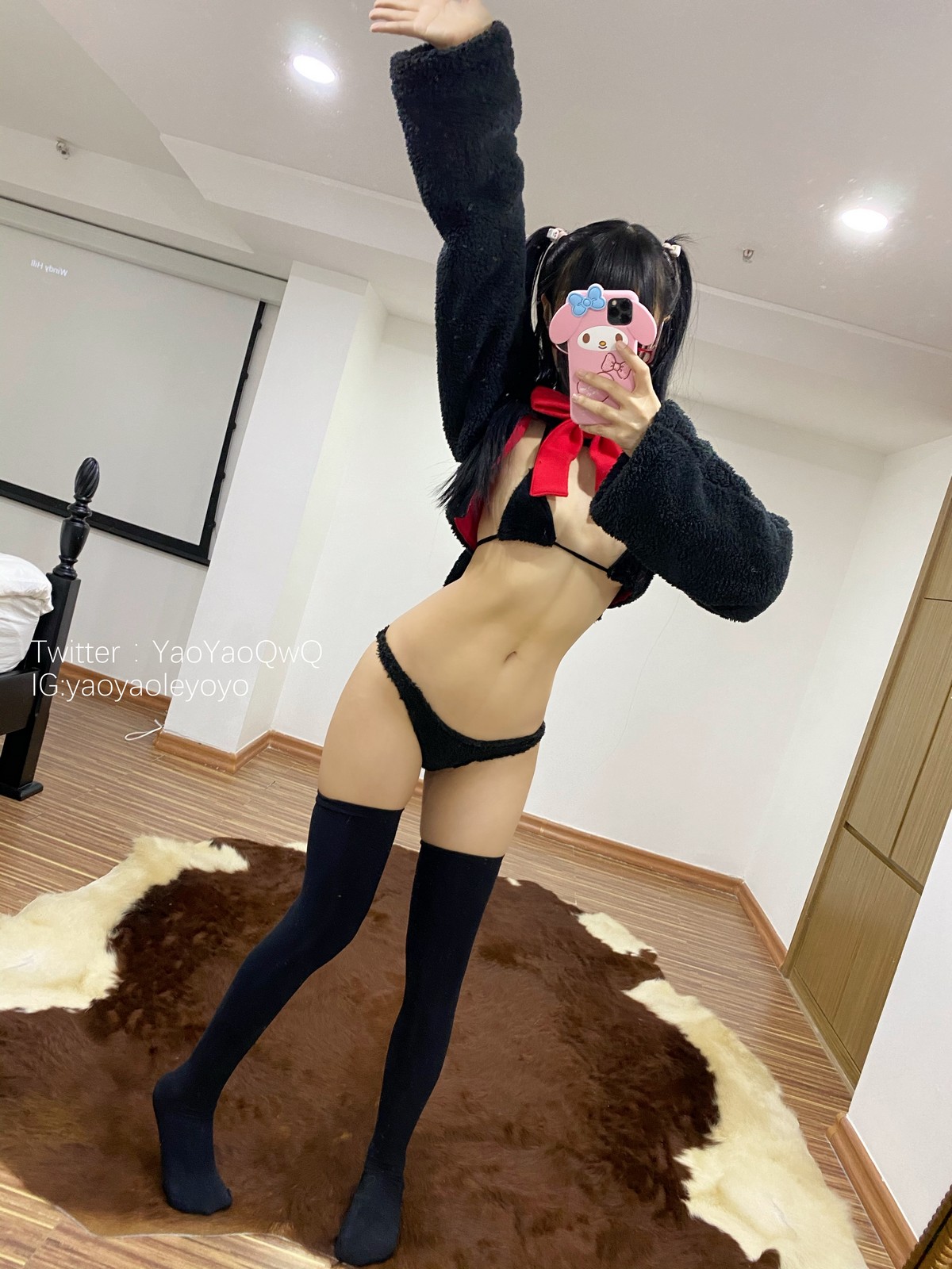 xgyw.top_网络美女软妹摇摇乐猫套装主题性感黑色绒毛服饰露三点式内衣迷人诱惑写真91P