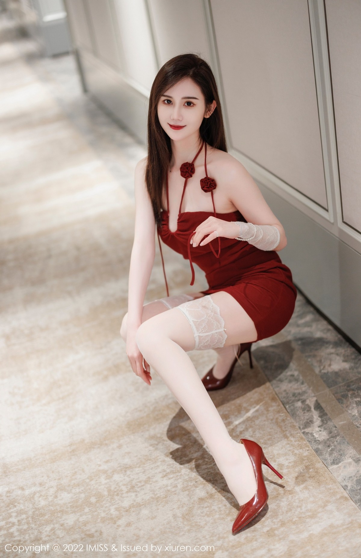 xgyw.top_[IMISS爱蜜社]Vol.698_气质女神SISY思脱红色连衣短裙露性感粉色内衣撩人诱惑写真36P
