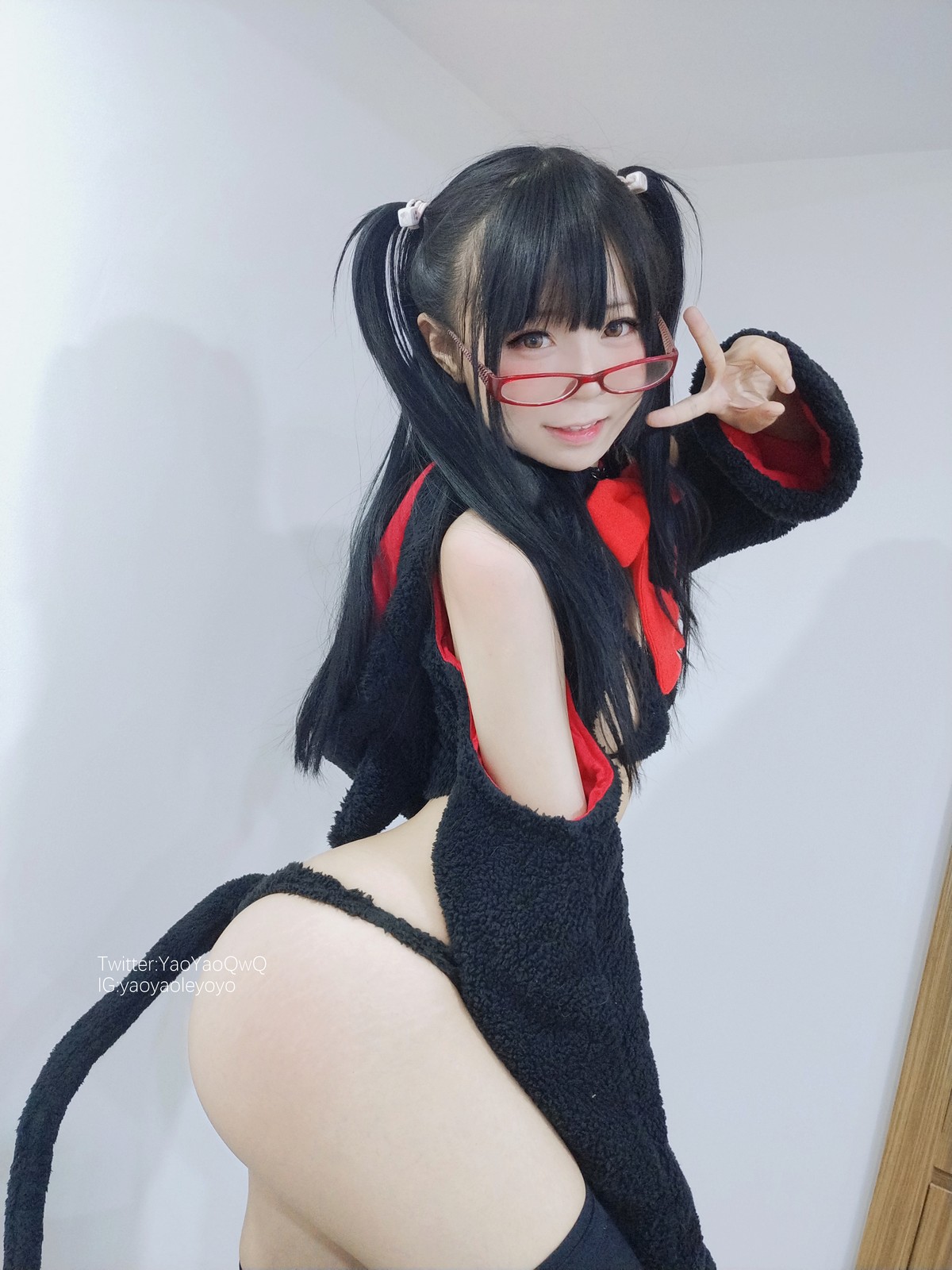 xgyw.top_网络美女软妹摇摇乐猫套装主题性感黑色绒毛服饰露三点式内衣迷人诱惑写真91P