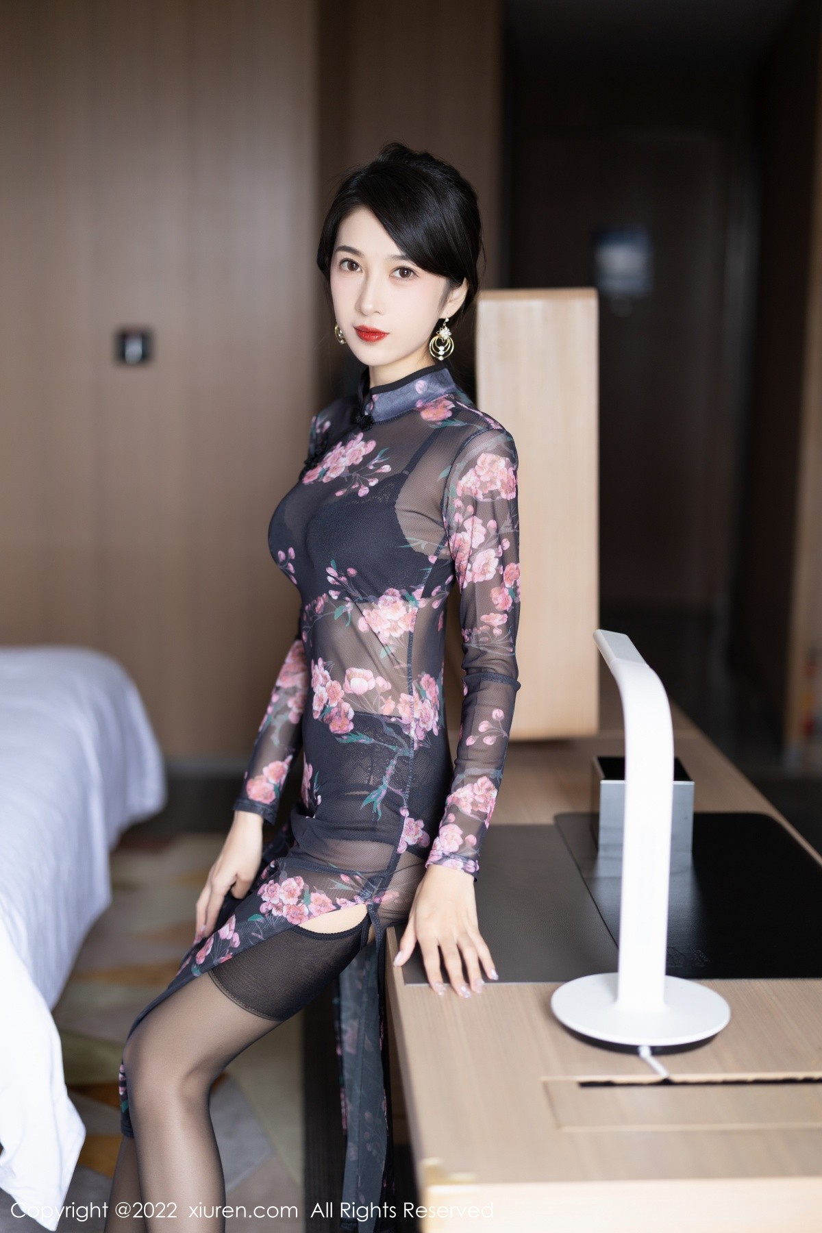 xgyw.top_XiuRen第5585期_模特林乐一私房性感轻透花纹旗袍露黑色内衣秀曼妙身材诱惑写真82P