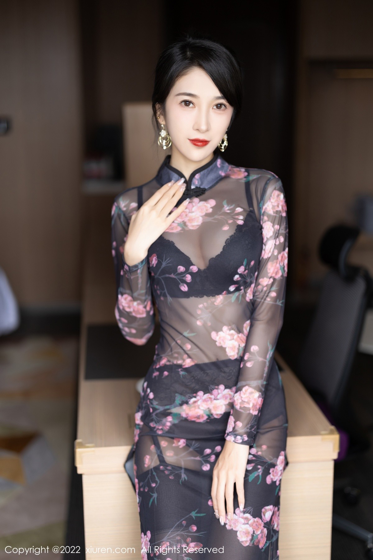 xgyw.top_XiuRen第5585期_模特林乐一私房性感轻透花纹旗袍露黑色内衣秀曼妙身材诱惑写真82P