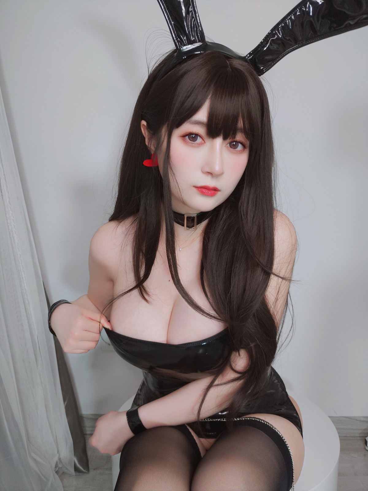 xgyw.top_Coser小姐姐白银巨乳皮衣兔女郎主题性感黑色皮质连衣短裙配黑丝吊袜诱惑写真138P