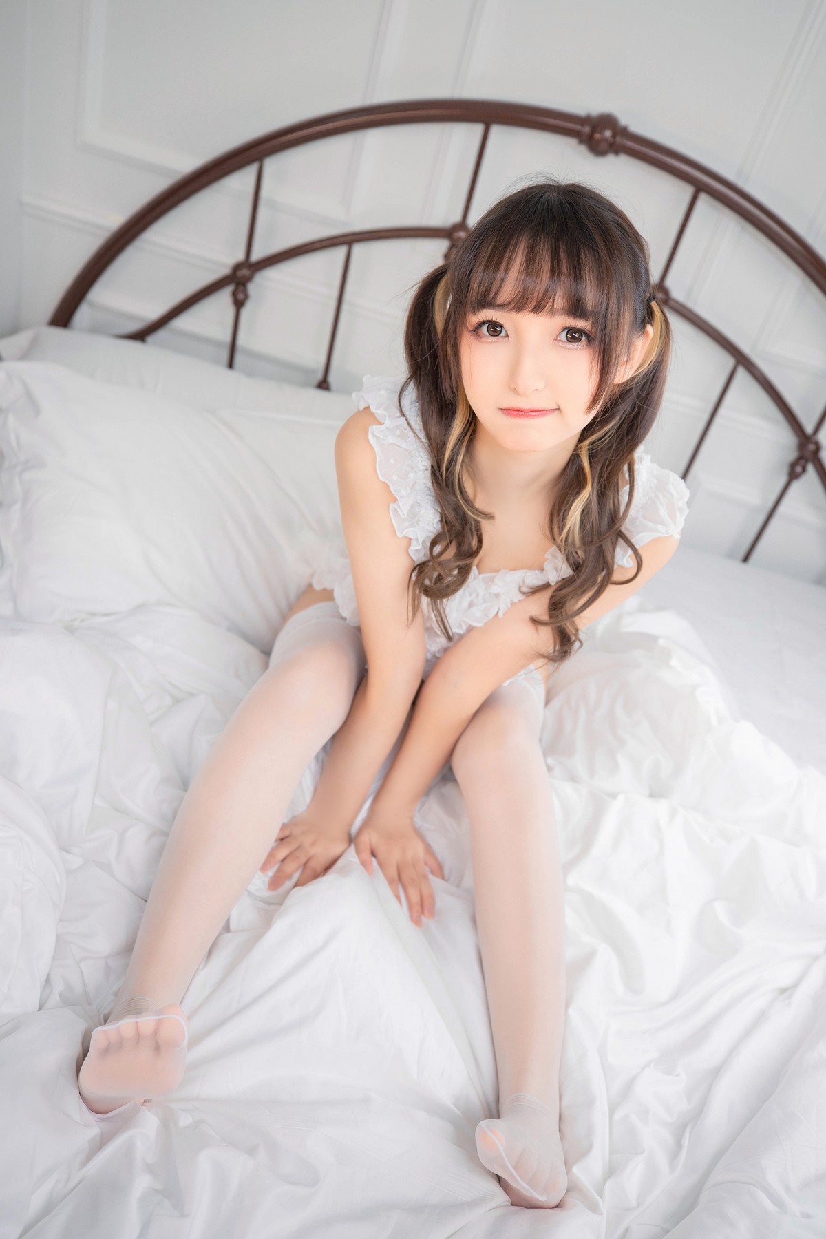 xgyw.top_萝莉美女神楽板真冬樱桃少女主题私房性感白色薄透睡衣 红色情趣旗袍诱惑写真150P