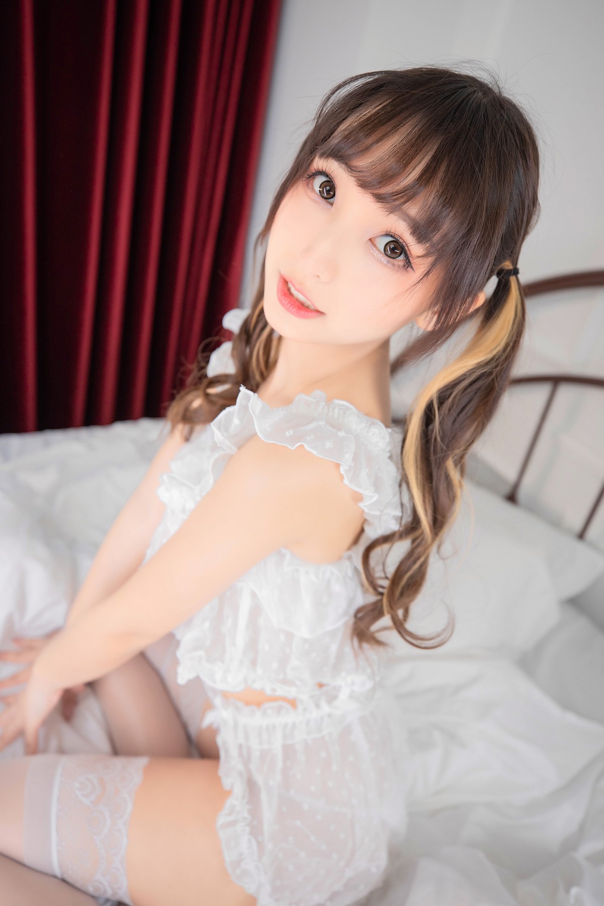 xgyw.top_萝莉美女神楽板真冬樱桃少女主题私房性感白色薄透睡衣 红色情趣旗袍诱惑写真150P