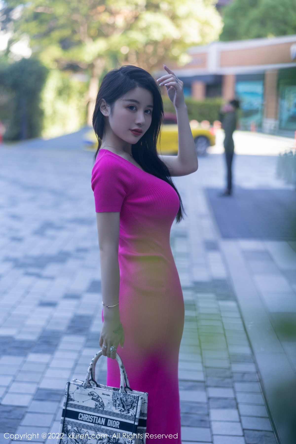 xgyw.top_XiuRen第5582期_模特美七Mia西双版纳旅拍性感粉红连衣长裙秀惹火身材诱惑写真81P