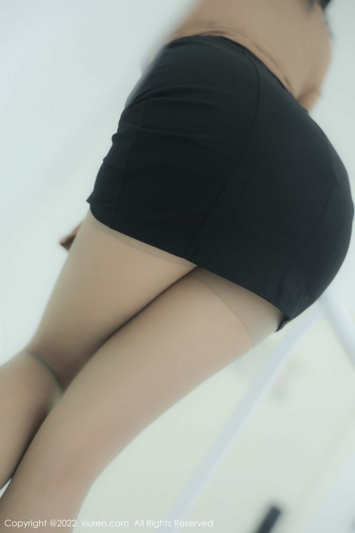 xgyw.top_XiuRen第5587期_模特奶瓶大理旅拍杏色衣配黑短裙露浅色内衣杏色丝袜诱惑写真100P