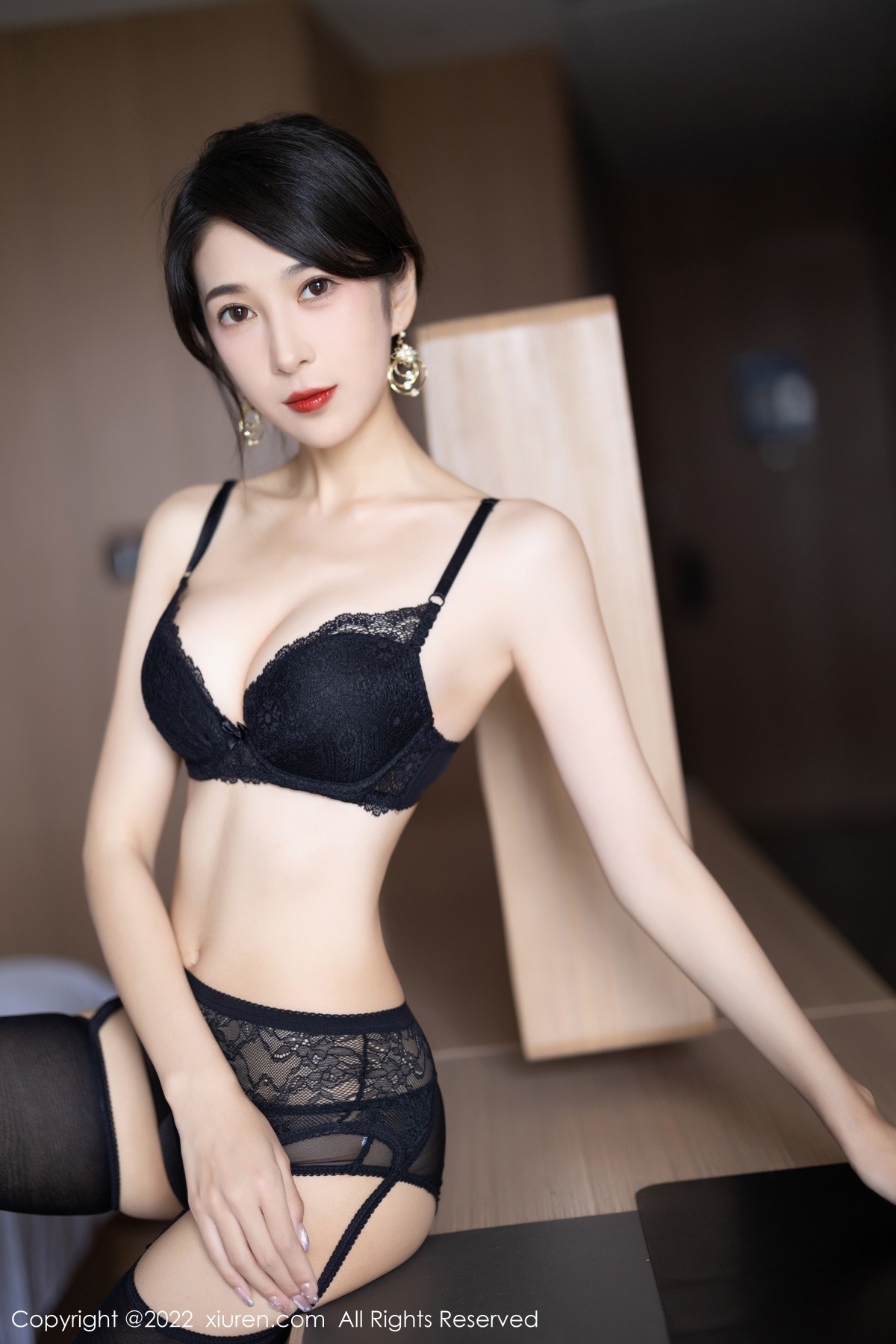 xgyw.top_XiuRen第5585期_模特林乐一私房性感轻透花纹旗袍露黑色内衣秀曼妙身材诱惑写真82P