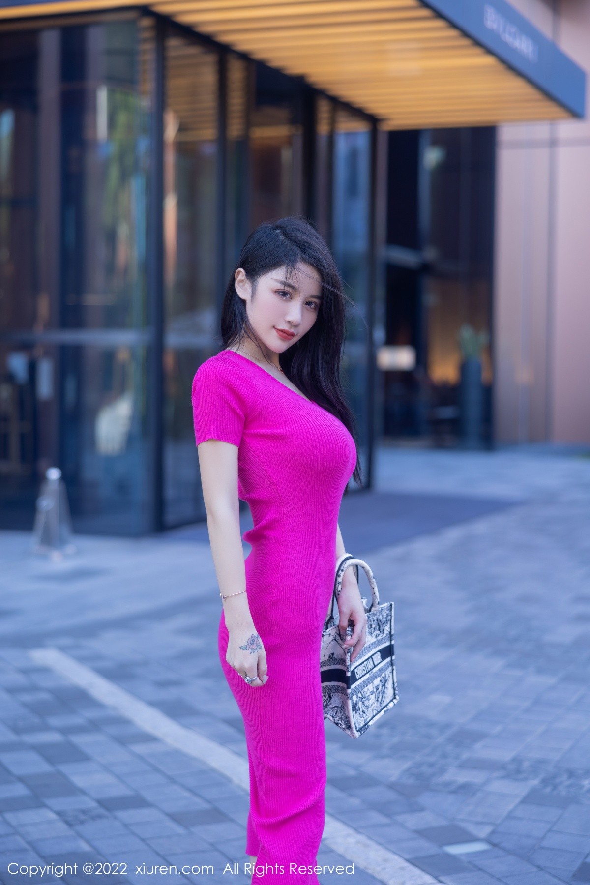 xgyw.top_XiuRen第5582期_模特美七Mia西双版纳旅拍性感粉红连衣长裙秀惹火身材诱惑写真81P