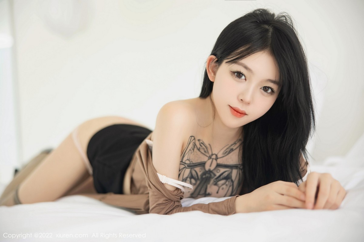 xgyw.top_XiuRen第5587期_模特奶瓶大理旅拍杏色衣配黑短裙露浅色内衣杏色丝袜诱惑写真100P