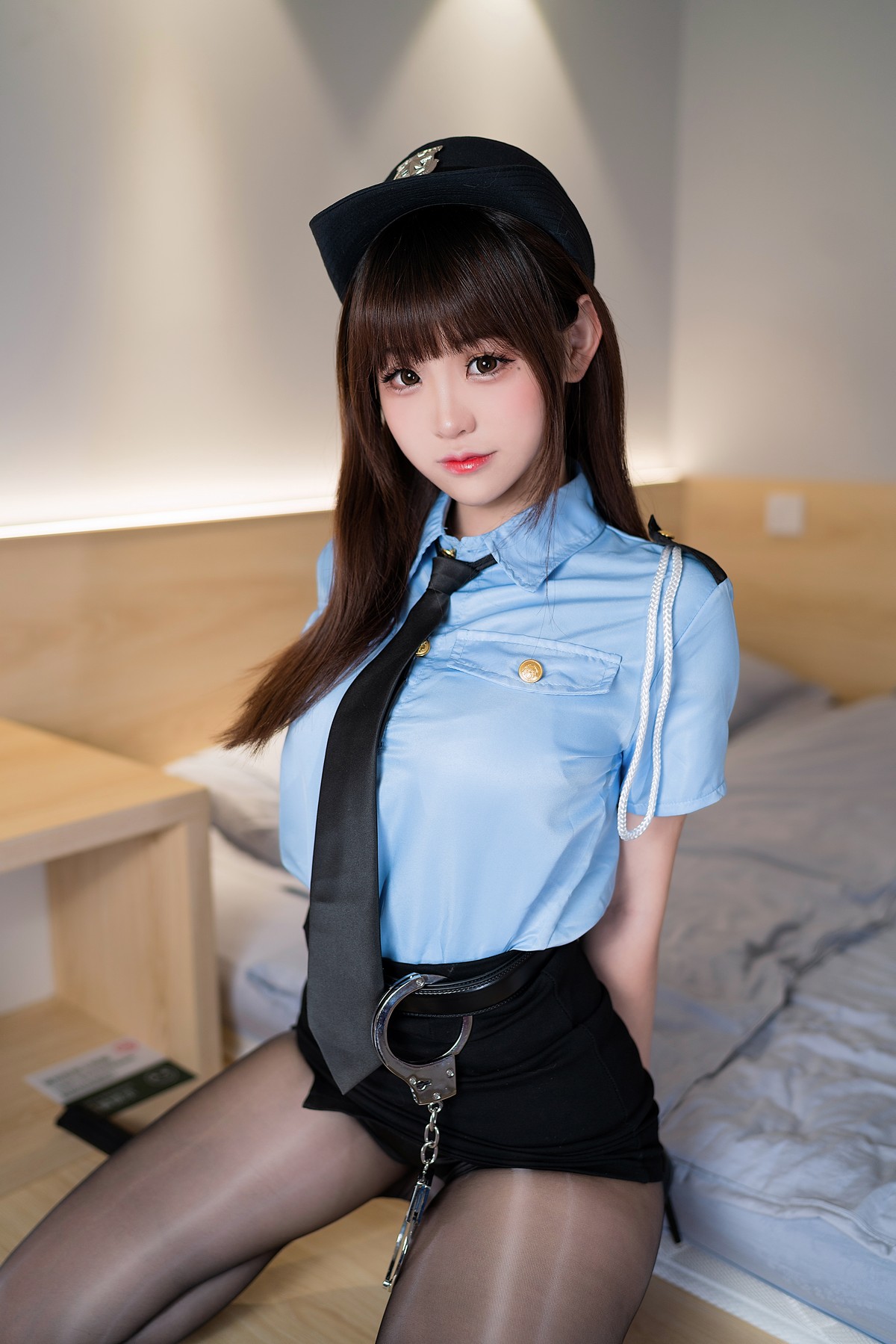 xgyw.top_网络美女miko酱ww让我保护你主题私房性感女警制服短裙露超薄黑丝诱惑写真87P