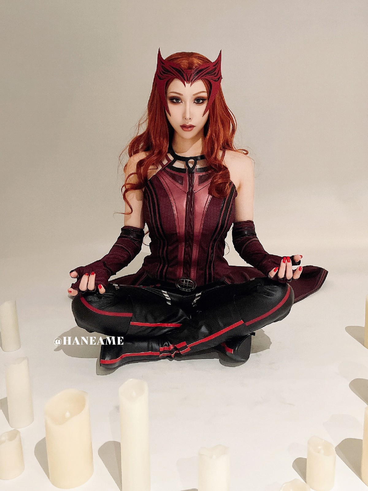 xgyw.top_Coser美女雨波_HaneAme绯红女巫主题红色皮上衣配黑皮长裤秀完美身材诱惑写真44P