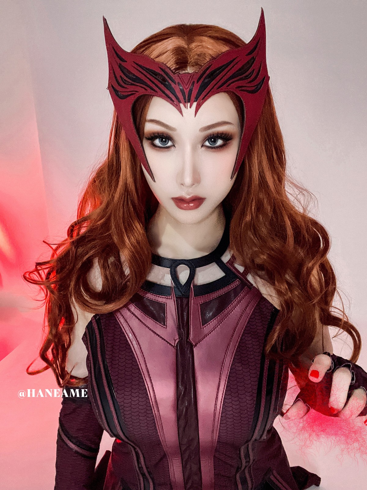 xgyw.top_Coser美女雨波_HaneAme绯红女巫主题红色皮上衣配黑皮长裤秀完美身材诱惑写真44P