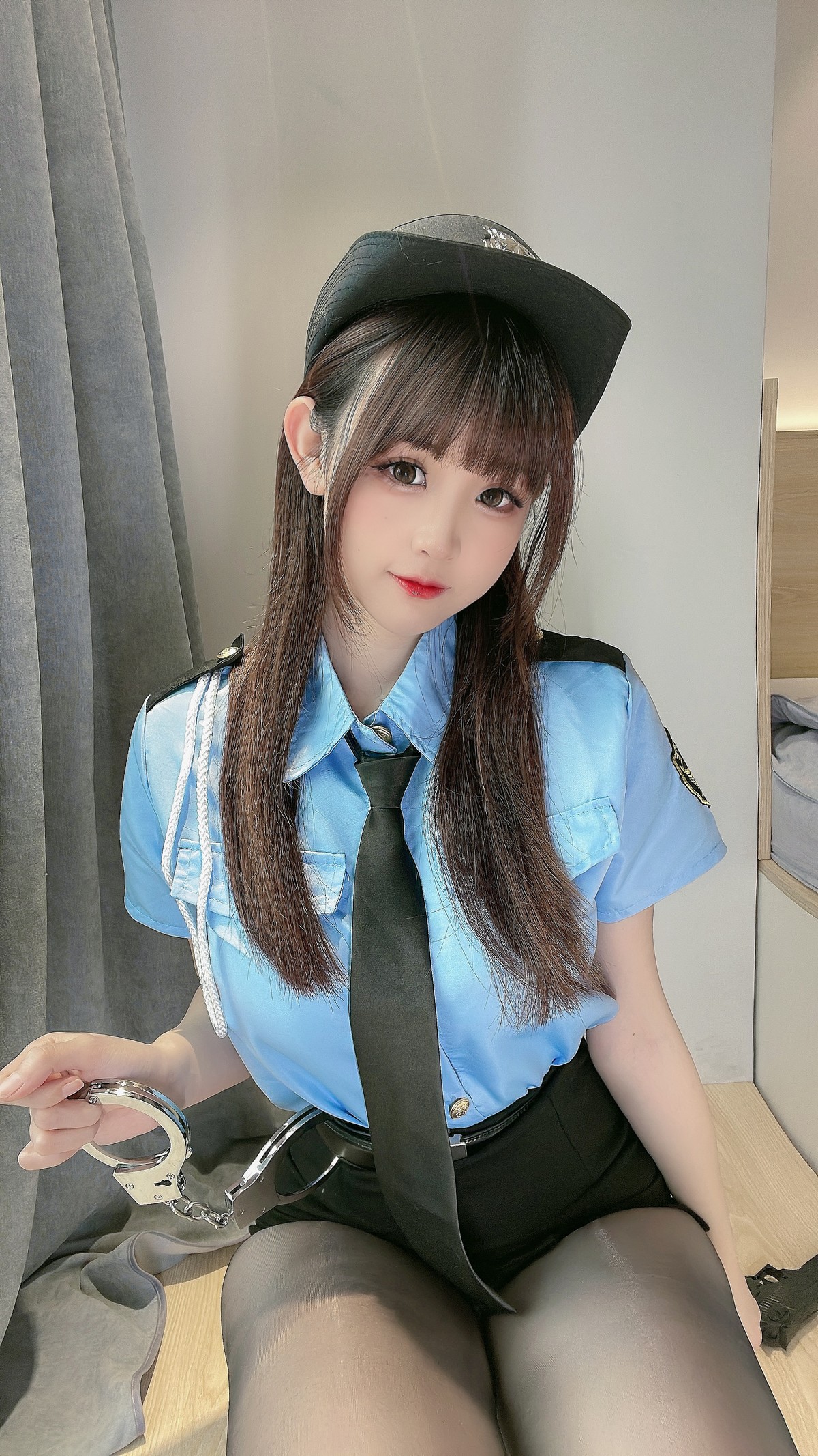 xgyw.top_网络美女miko酱ww让我保护你主题私房性感女警制服短裙露超薄黑丝诱惑写真87P
