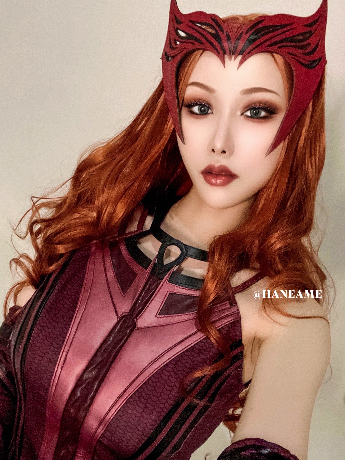 xgyw.top_Coser美女雨波_HaneAme绯红女巫主题红色皮上衣配黑皮长裤秀完美身材诱惑写真44P