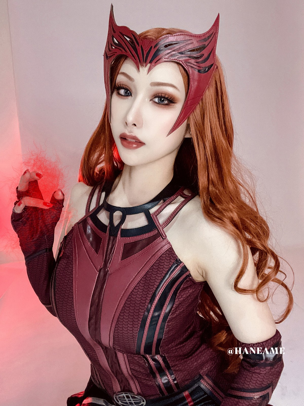xgyw.top_Coser美女雨波_HaneAme绯红女巫主题红色皮上衣配黑皮长裤秀完美身材诱惑写真44P