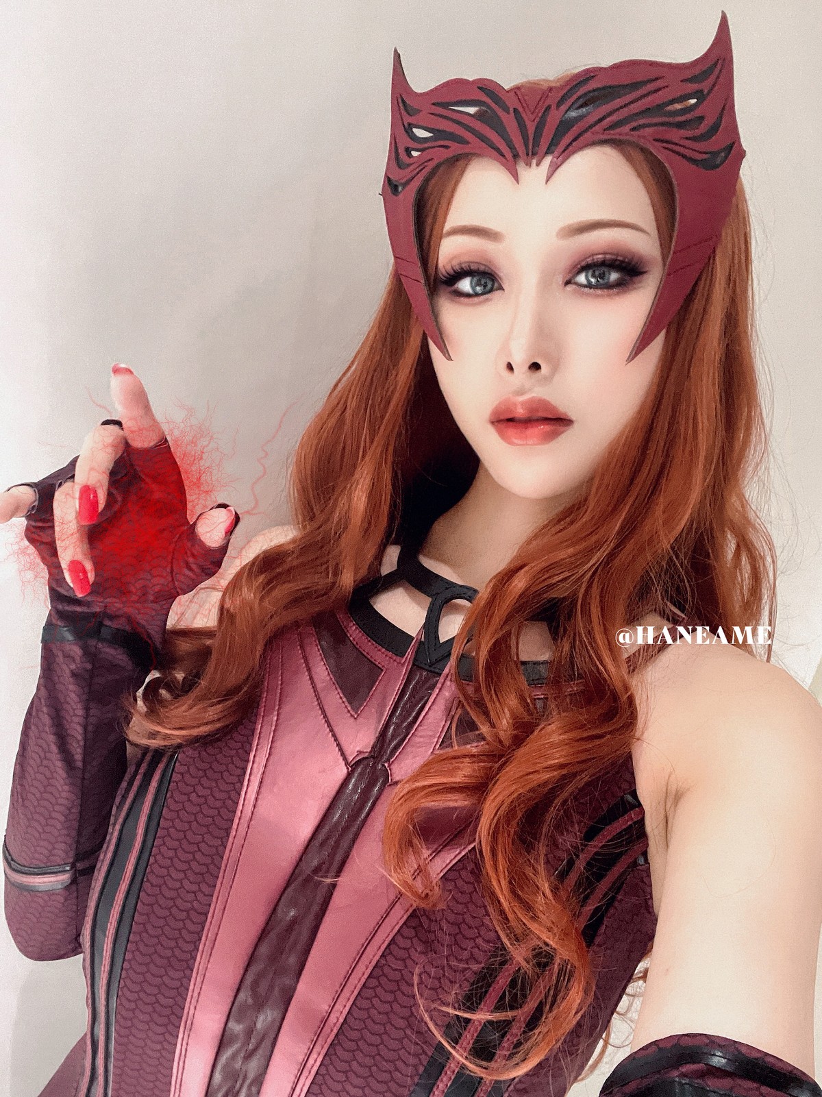 xgyw.top_Coser美女雨波_HaneAme绯红女巫主题红色皮上衣配黑皮长裤秀完美身材诱惑写真44P