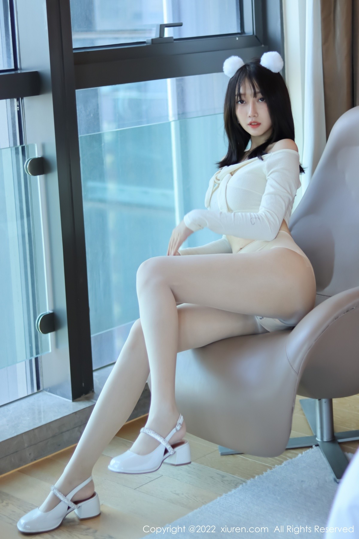 xgyw.top_XiuRen第5598期_模特玥儿玥er香格里拉旅拍性感米色上衣配原色丝袜迷人诱惑写真57P
