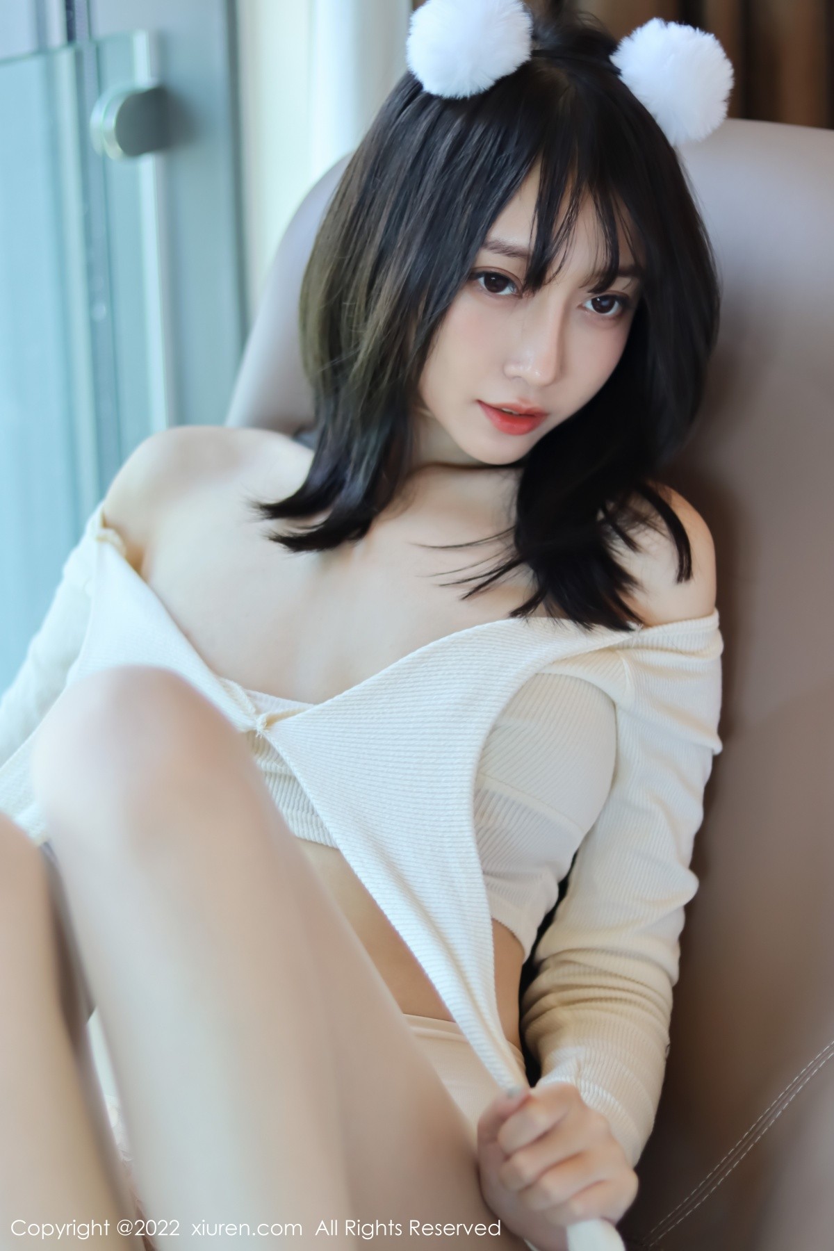 xgyw.top_XiuRen第5598期_模特玥儿玥er香格里拉旅拍性感米色上衣配原色丝袜迷人诱惑写真57P