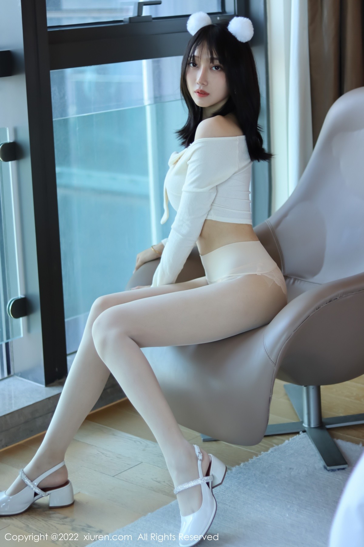 xgyw.top_XiuRen第5598期_模特玥儿玥er香格里拉旅拍性感米色上衣配原色丝袜迷人诱惑写真57P