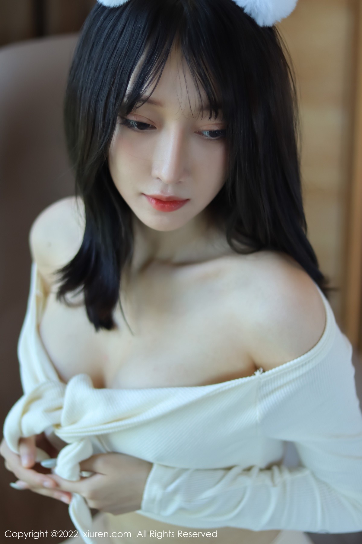xgyw.top_XiuRen第5598期_模特玥儿玥er香格里拉旅拍性感米色上衣配原色丝袜迷人诱惑写真57P