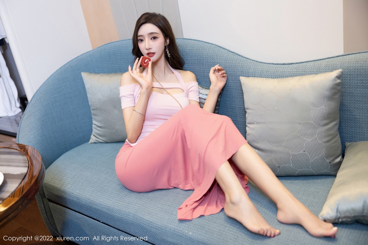 xgyw.top_XiuRen第5601期_女神王馨瑶yanni脱粉色长裙露性感蕾丝内裤秀惹火身材诱惑写真78P