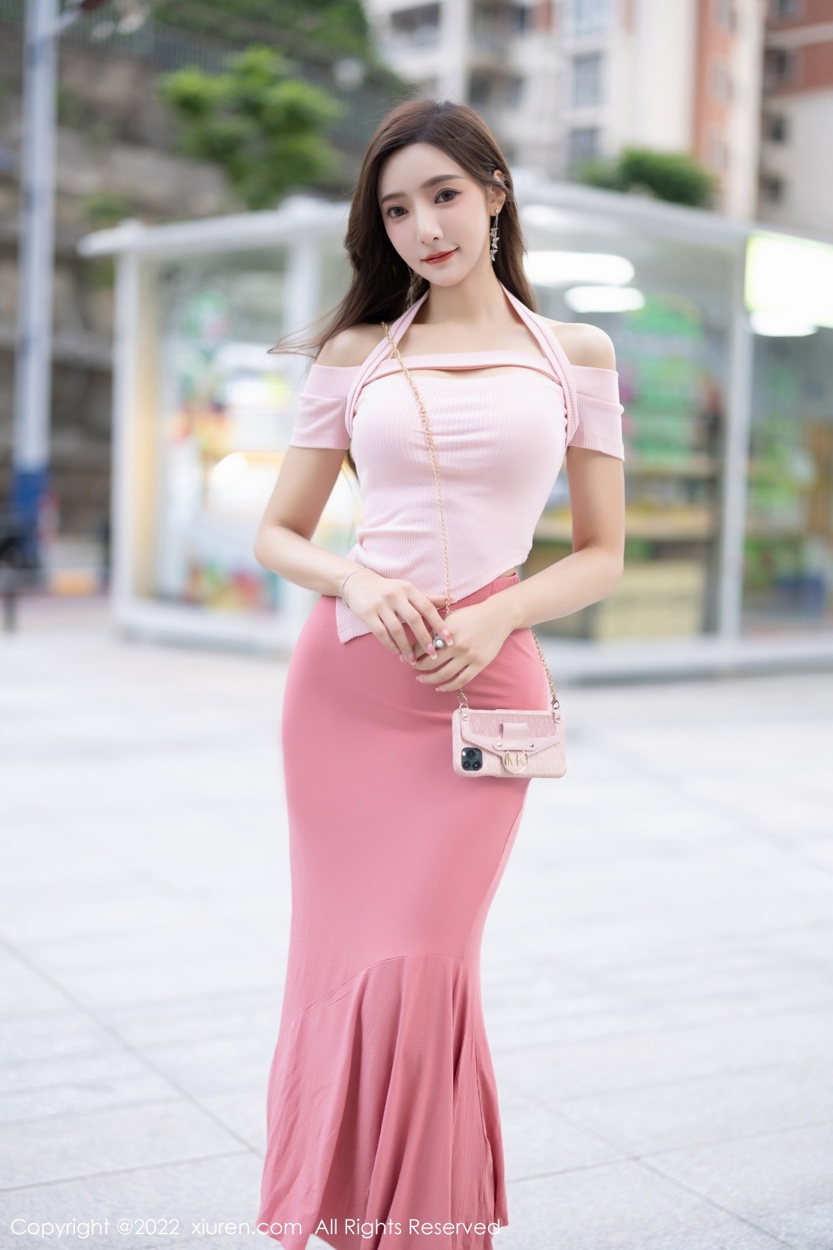 xgyw.top_XiuRen第5601期_女神王馨瑶yanni脱粉色长裙露性感蕾丝内裤秀惹火身材诱惑写真78P