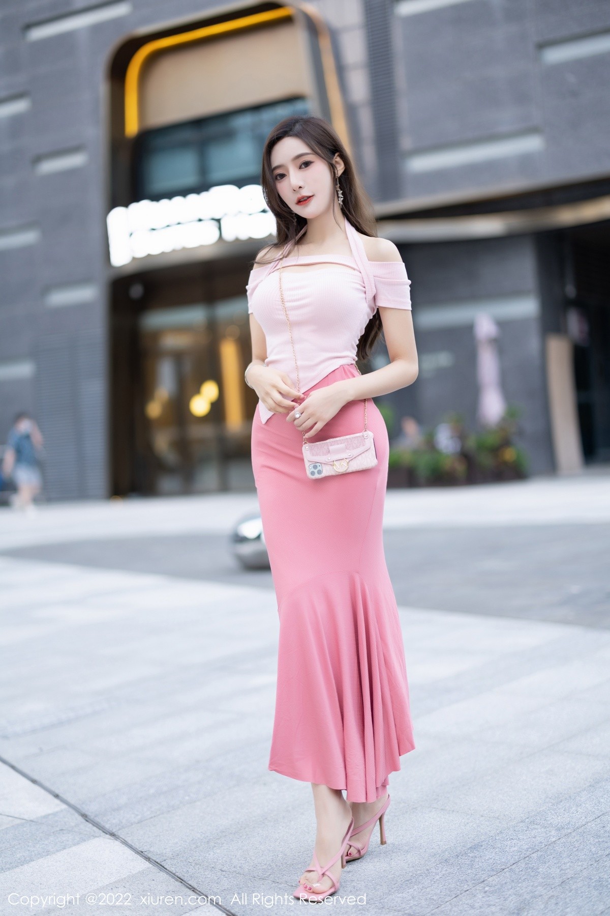 xgyw.top_XiuRen第5601期_女神王馨瑶yanni脱粉色长裙露性感蕾丝内裤秀惹火身材诱惑写真78P