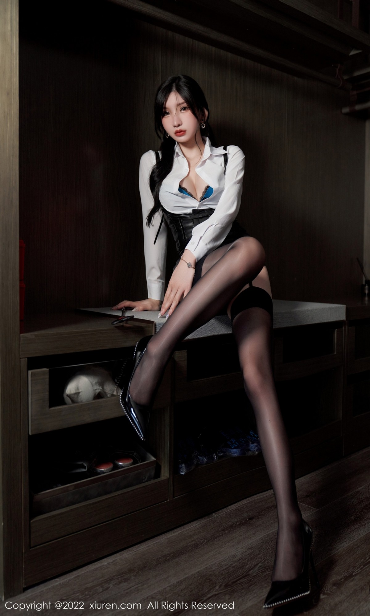 xgyw.top_XiuRen第5602期_女神周于希Sally性感白T配黑皮短裙露黑色蕾丝内衣完美诱惑写真90P