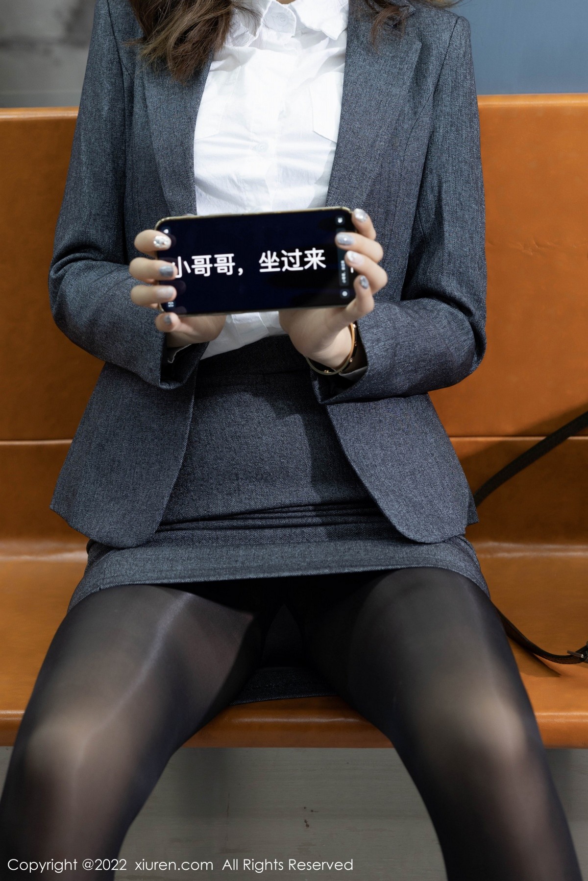 xgyw.top_XiuRen第5600期_女神绮里嘉ula脱职业装露性感黑色蕾丝内衣配超薄黑丝诱惑写真77P