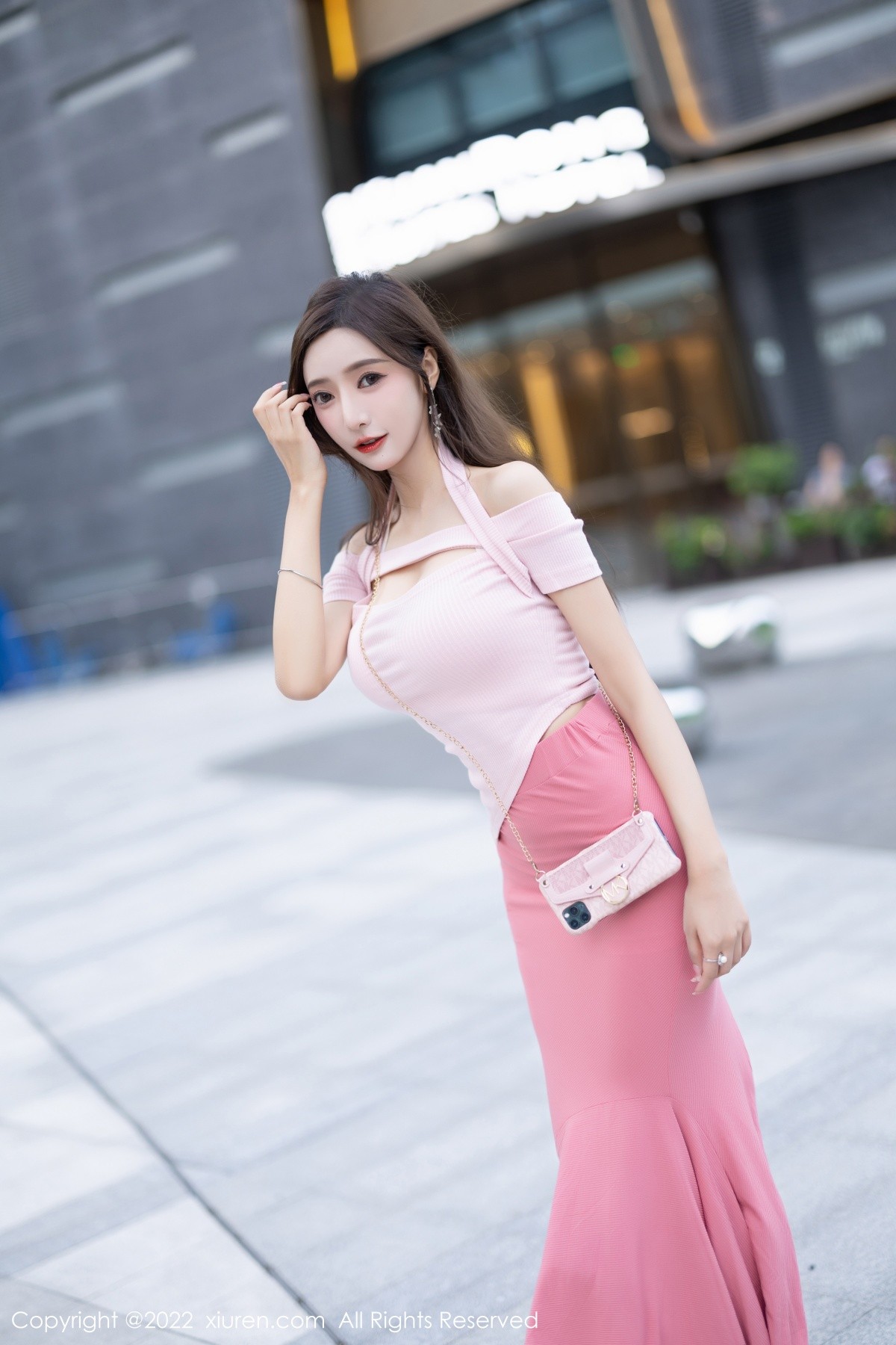xgyw.top_XiuRen第5601期_女神王馨瑶yanni脱粉色长裙露性感蕾丝内裤秀惹火身材诱惑写真78P